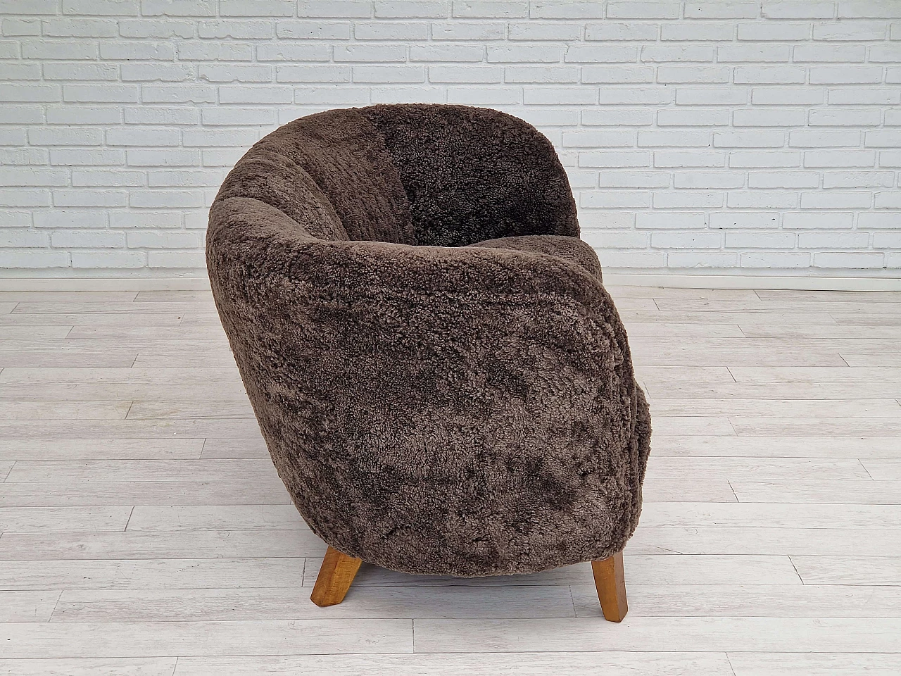 Divano danese a due posti in faggio tinto e pelle di pecora, anni '60 5