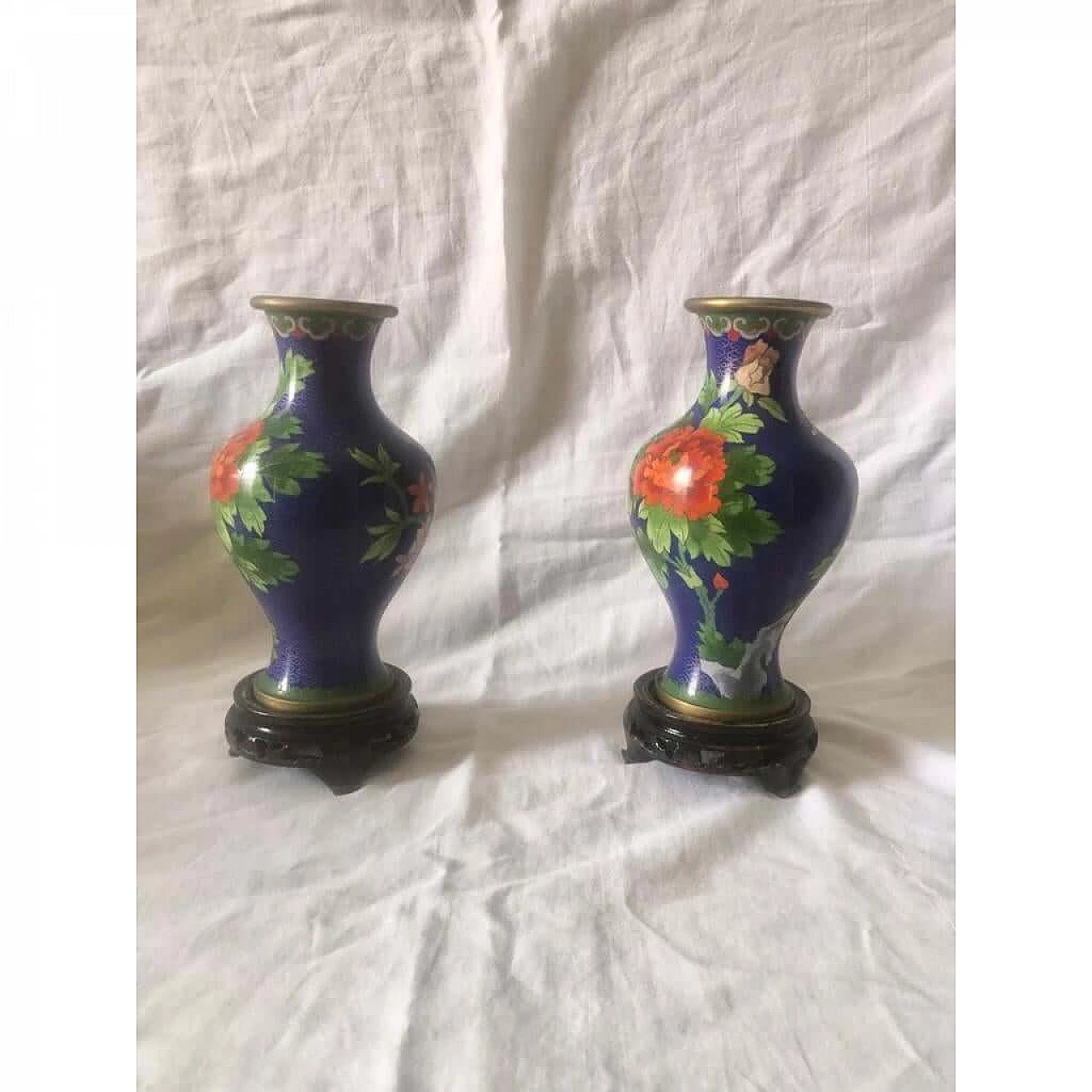 Pair of cloisonné vases with flowers and wooden bases, 1950s 5