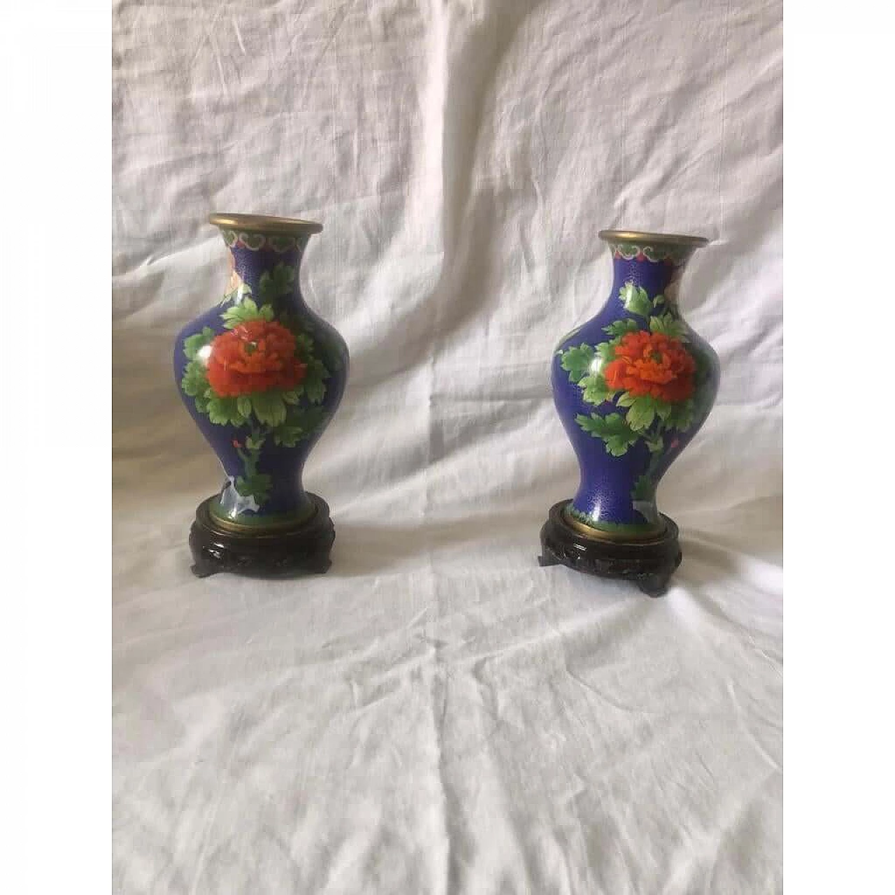 Pair of cloisonné vases with flowers and wooden bases, 1950s 9