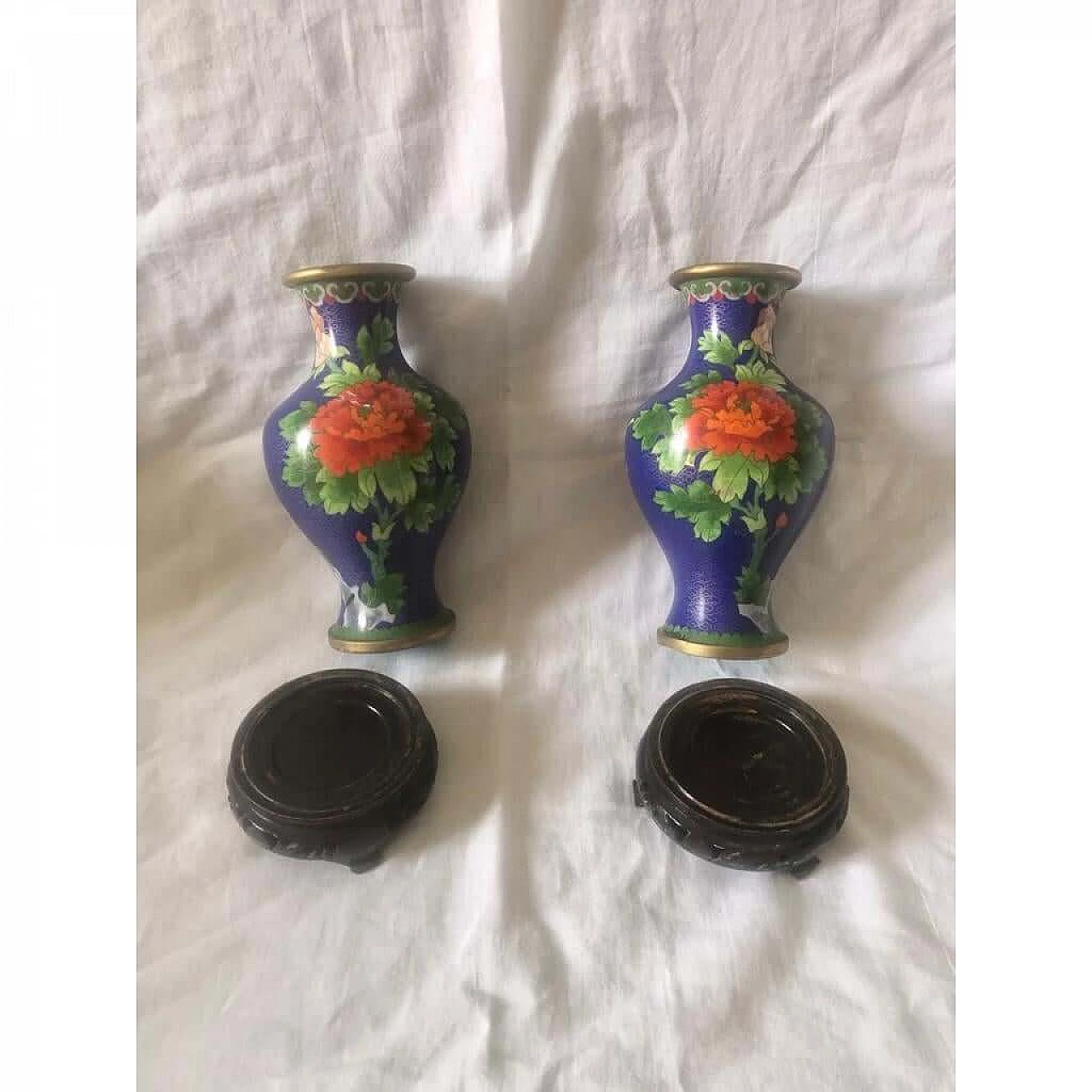 Pair of cloisonné vases with flowers and wooden bases, 1950s 11