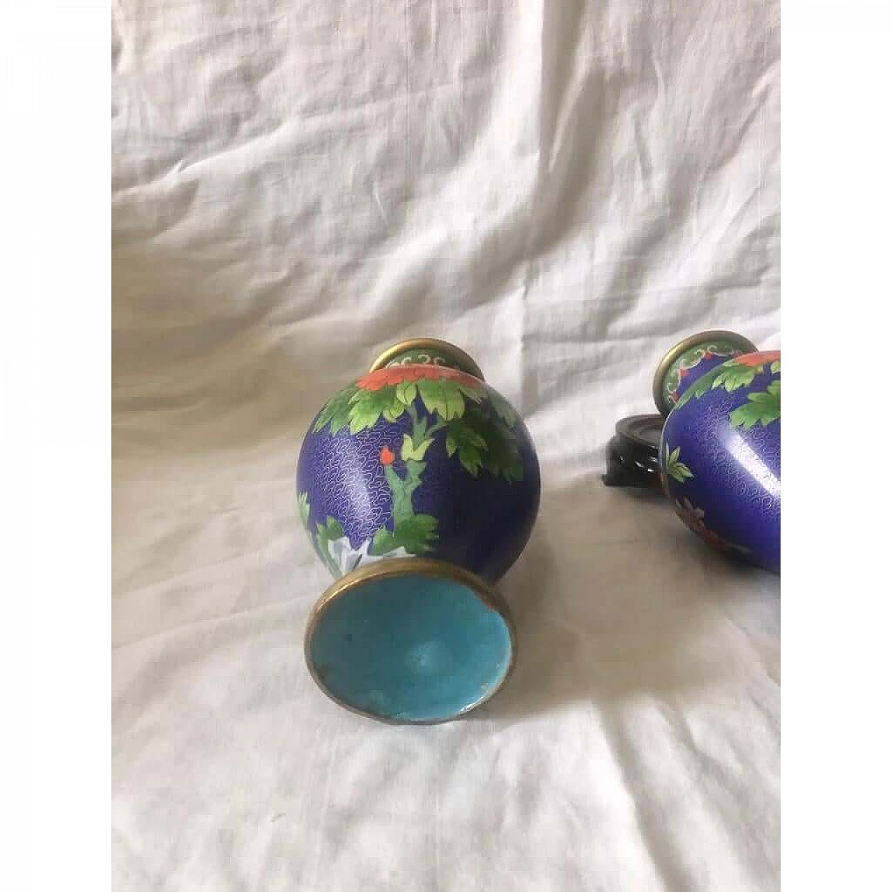 Pair of cloisonné vases with flowers and wooden bases, 1950s 12
