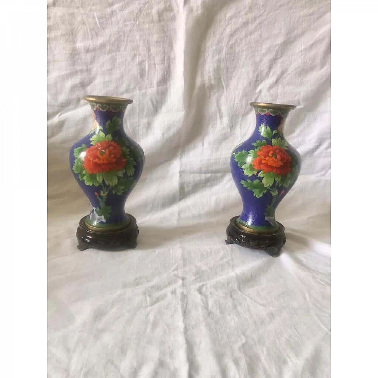 Pair of cloisonné vases with flowers and wooden bases, 1950s 13