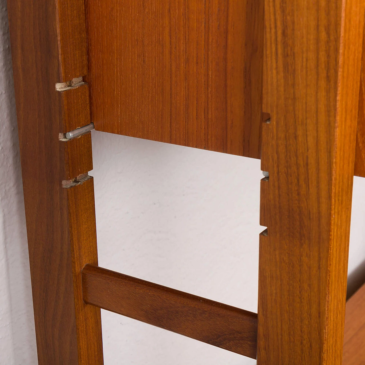 Libreria scandinava a tre campate in teak con scrivania e scaffali, anni '60 5