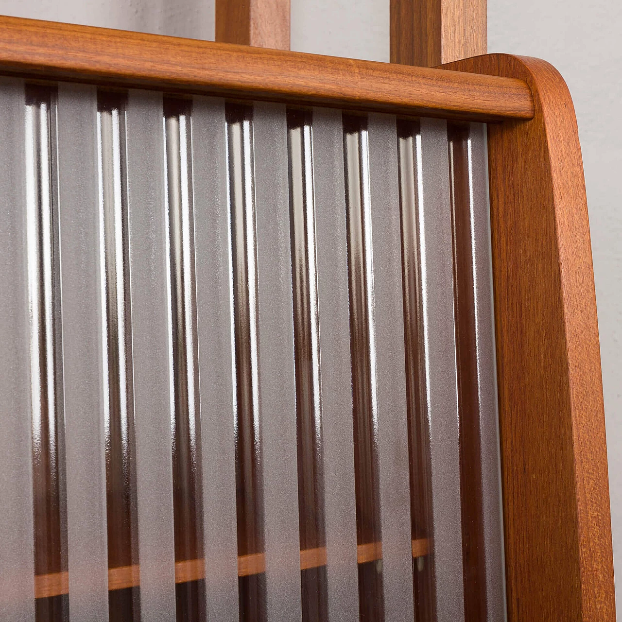 Libreria scandinava a tre campate in teak con scrivania e scaffali, anni '60 7