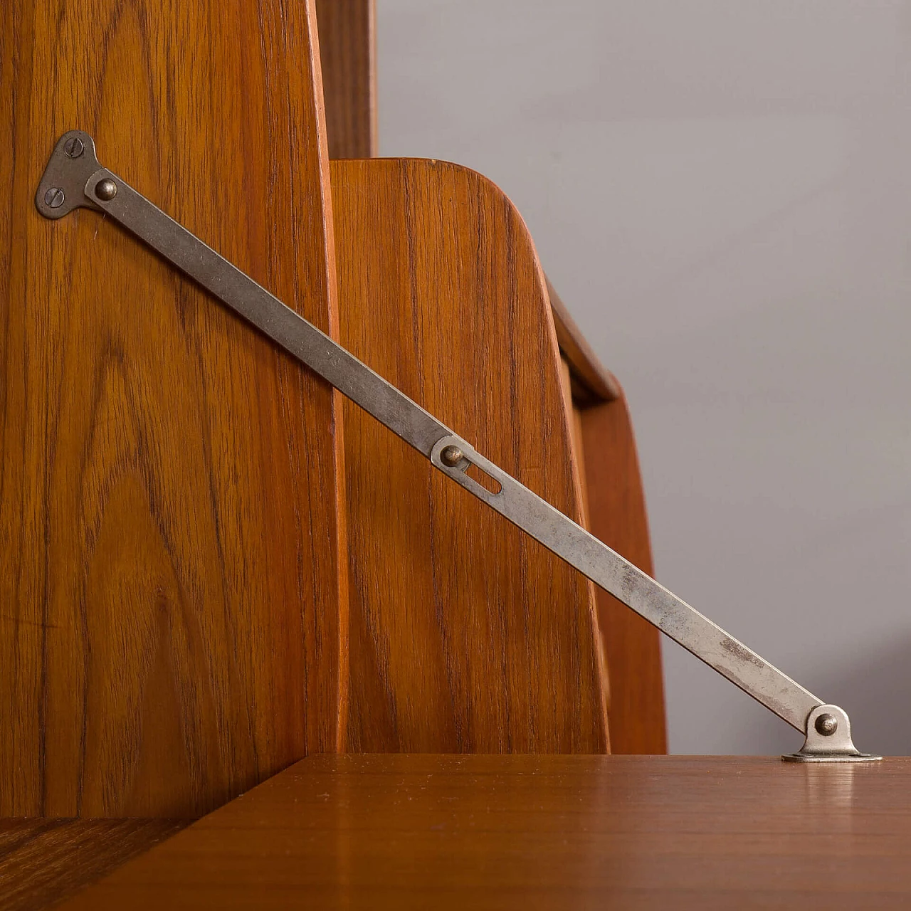 Libreria scandinava a tre campate in teak con scrivania e scaffali, anni '60 9