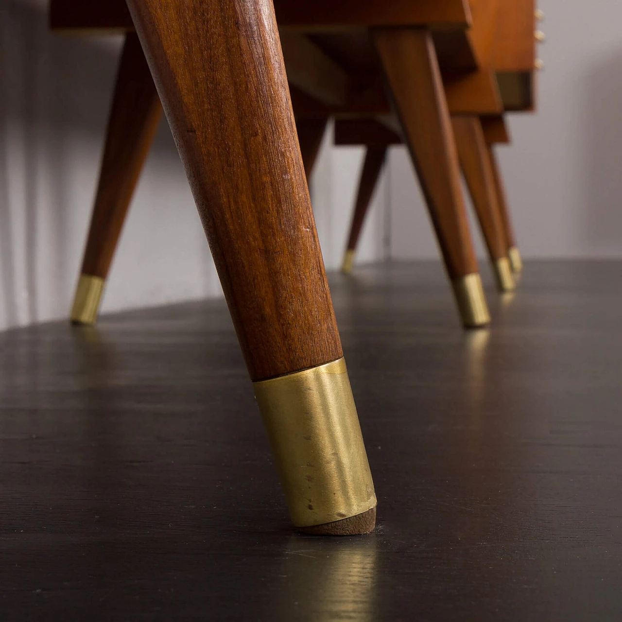 Libreria scandinava a tre campate in teak con scrivania e scaffali, anni '60 15