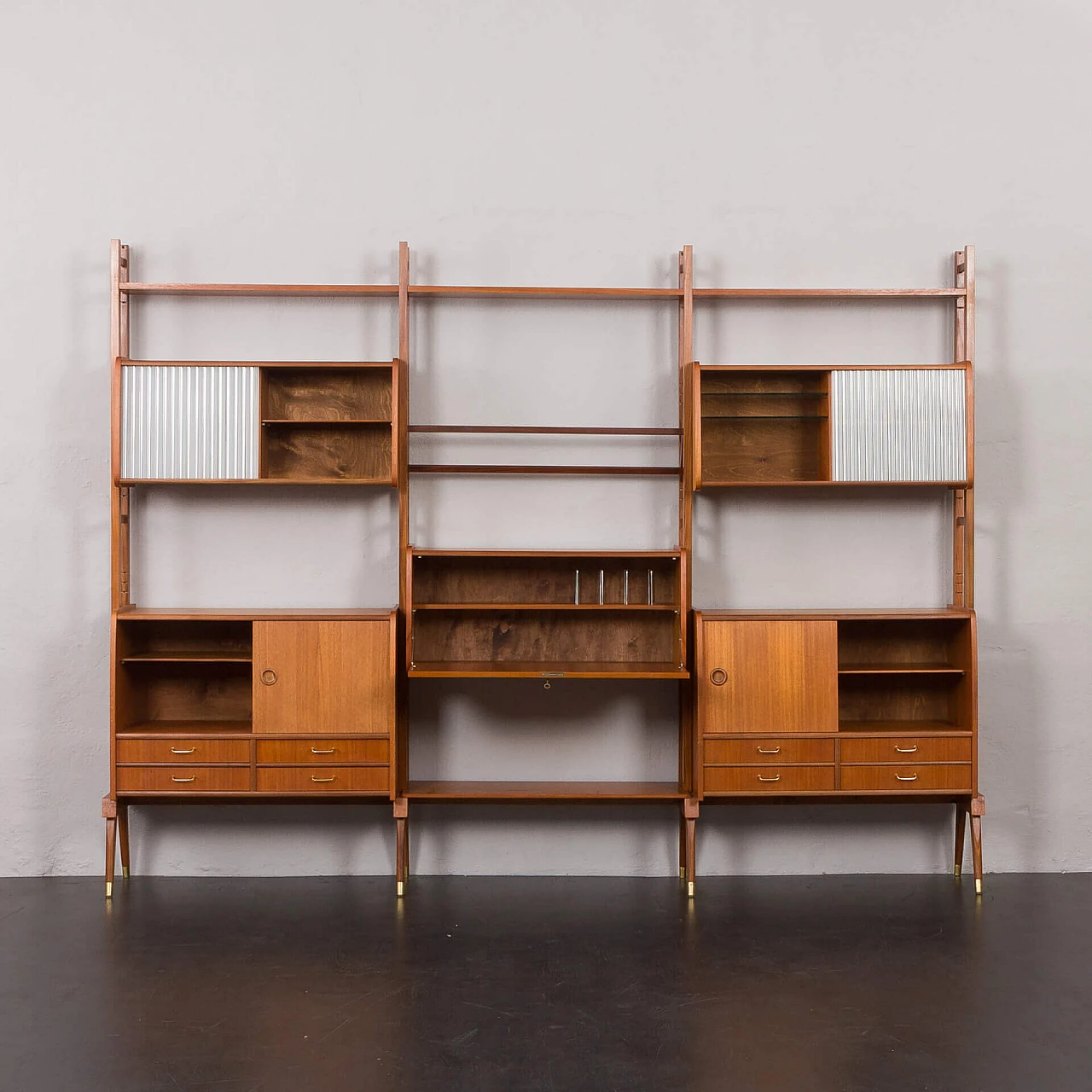 Libreria scandinava a tre campate in teak con scrivania e scaffali, anni '60 21