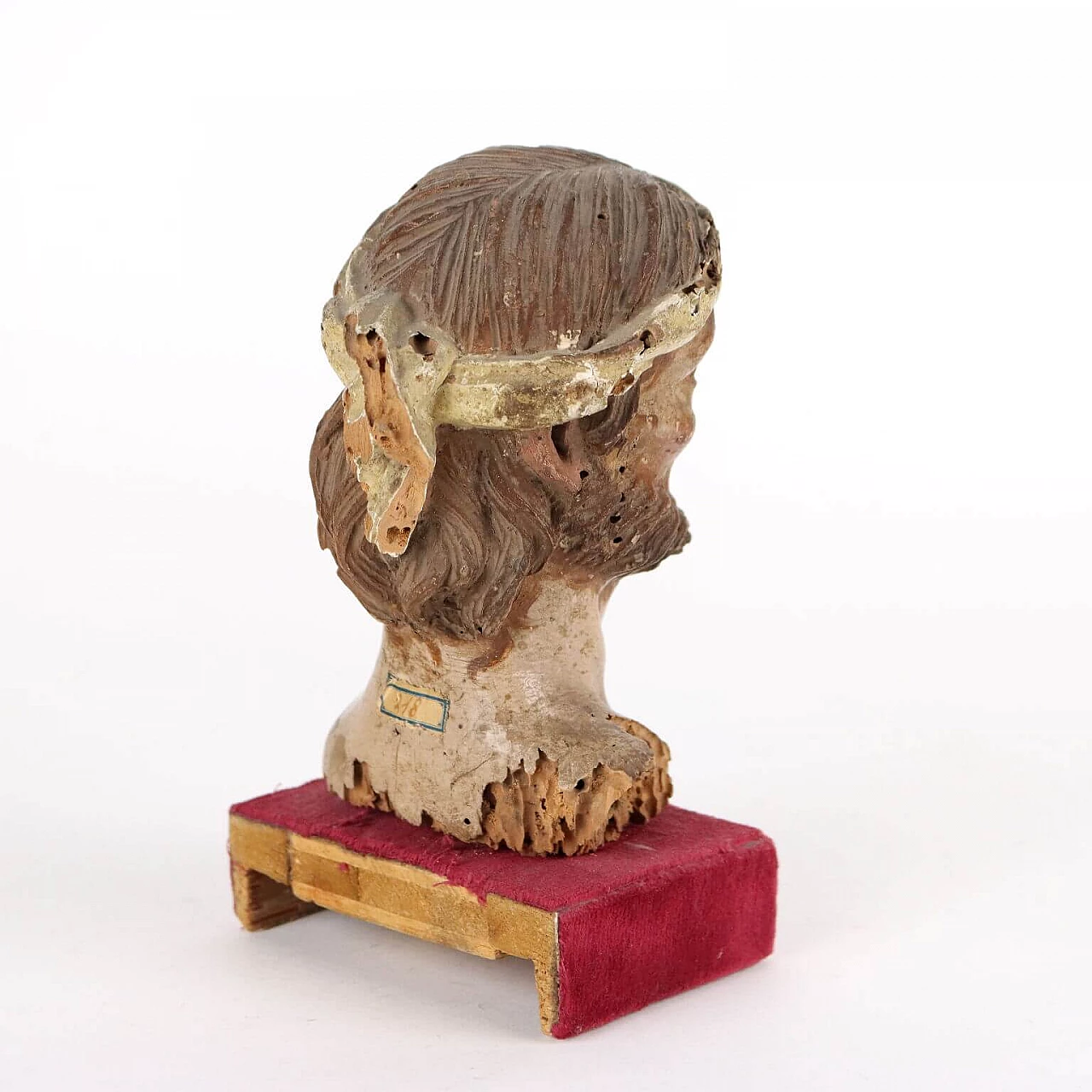 Carved and patinated wood male bust sculpture, 17th century 5