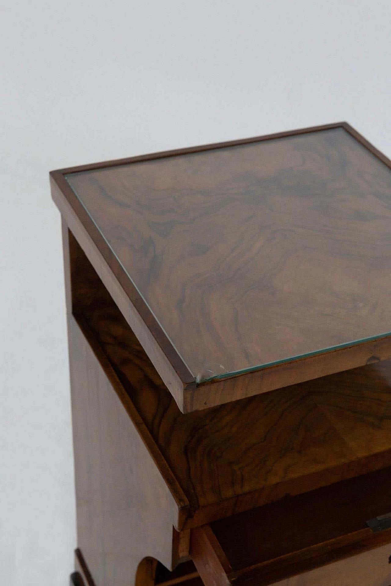 Pair of Art Deco bedside tables in walnut root with ebonised feet, 1920s 9