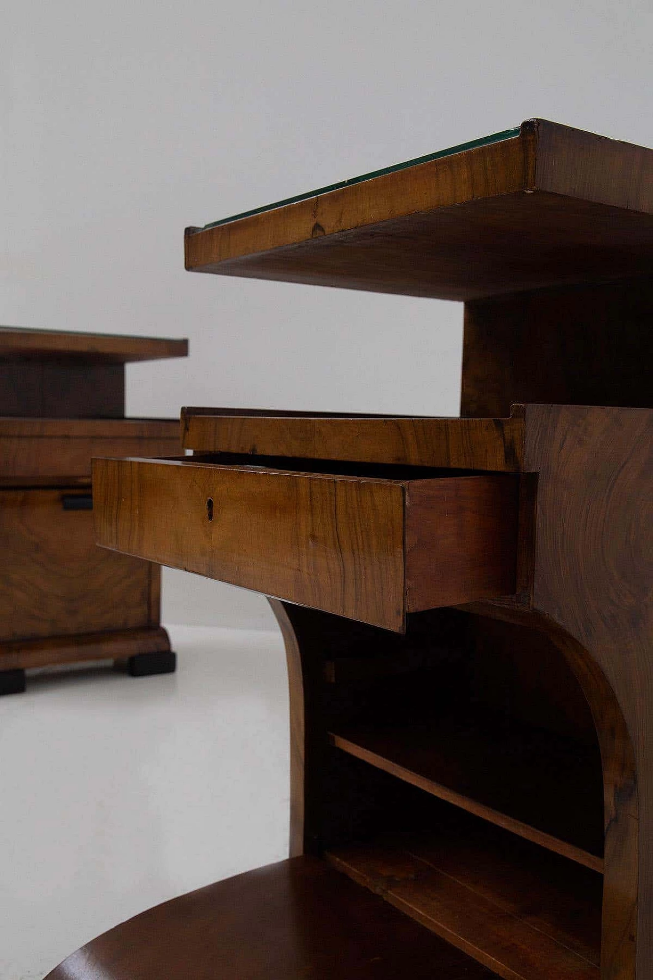 Pair of Art Deco bedside tables in walnut root with ebonised feet, 1920s 11