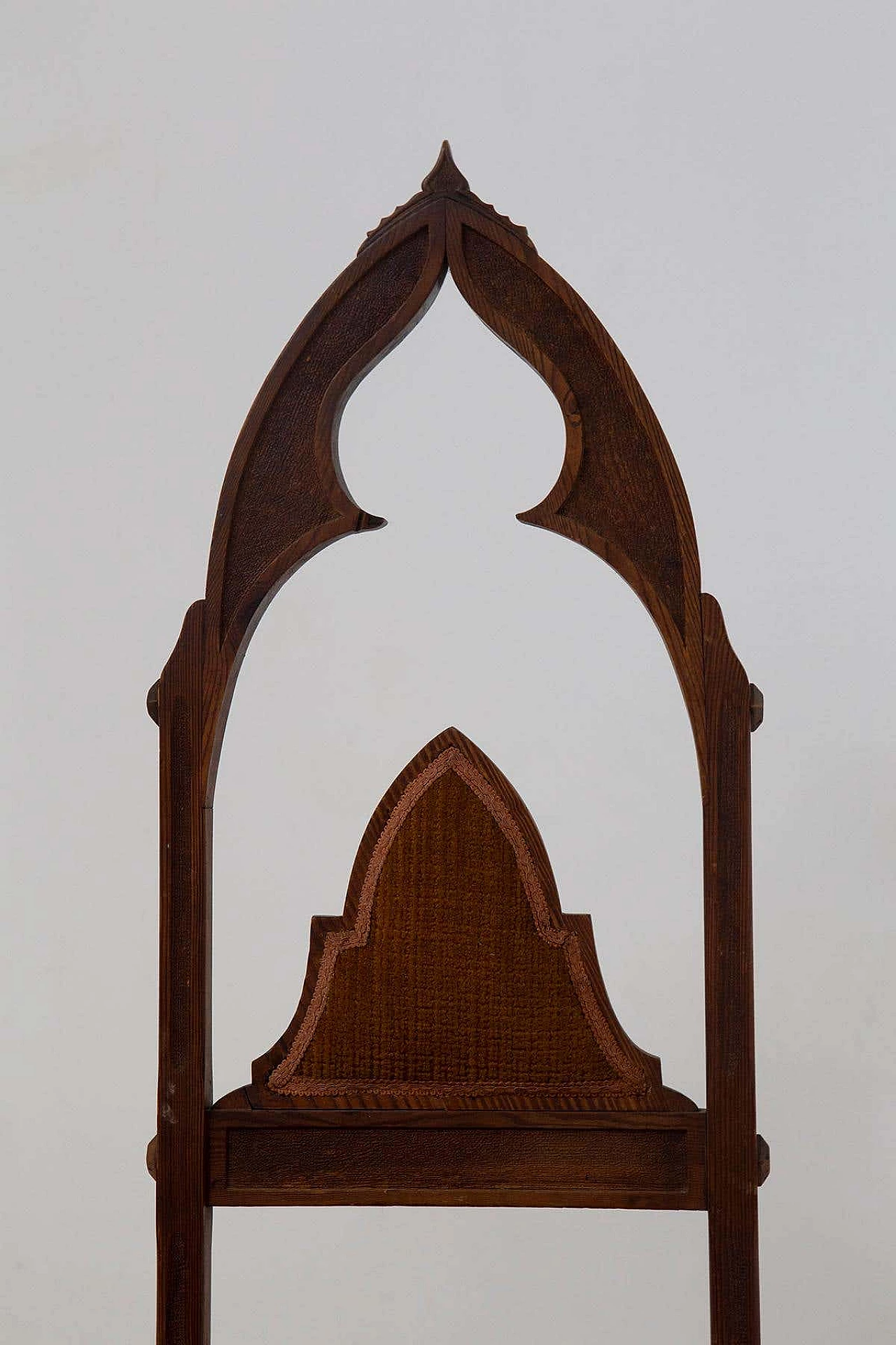 4 Venetian Gothic-style chairs in wood and orange ribbed fabric, 1920s 8