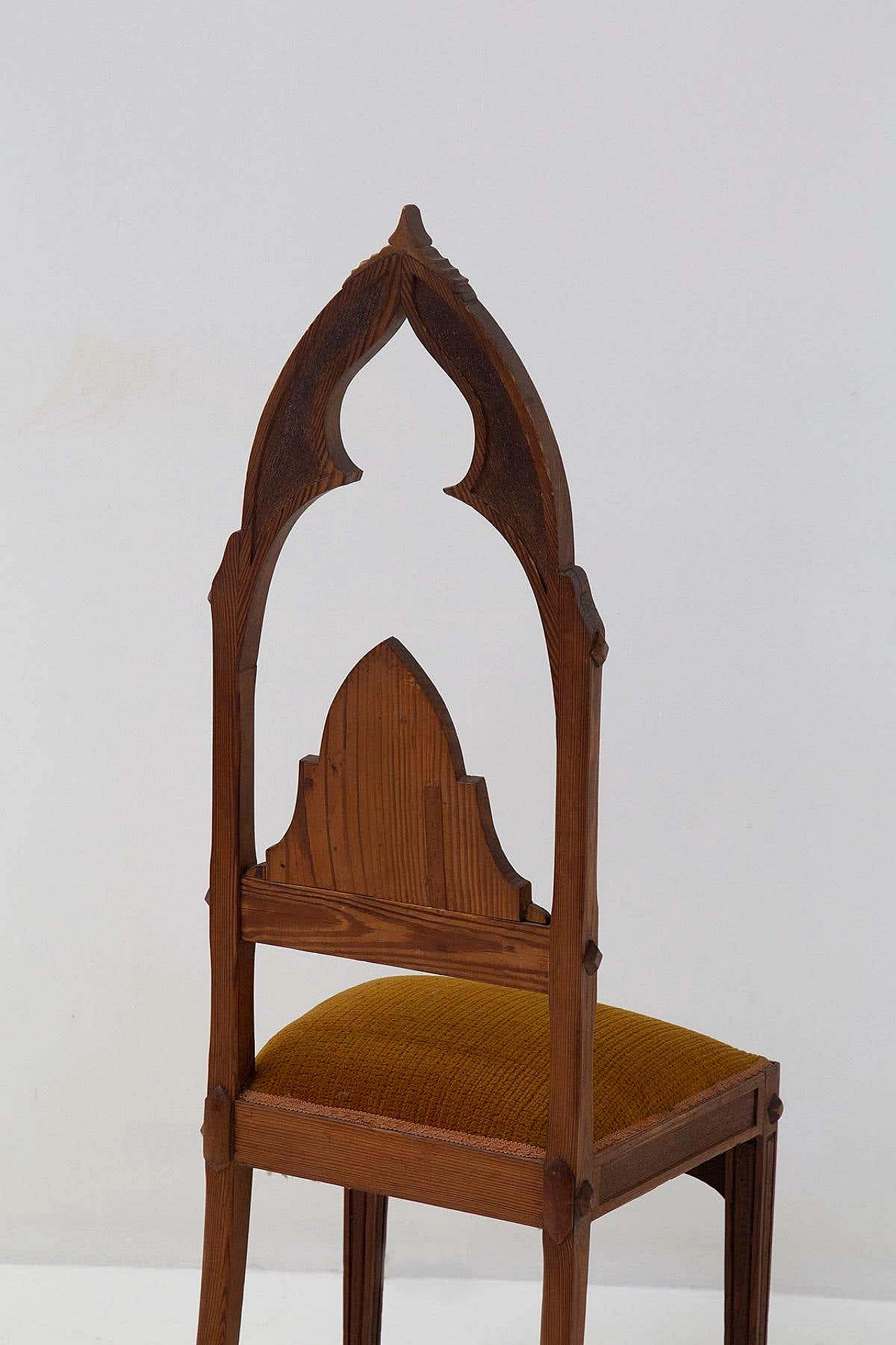 4 Venetian Gothic-style chairs in wood and orange ribbed fabric, 1920s 9