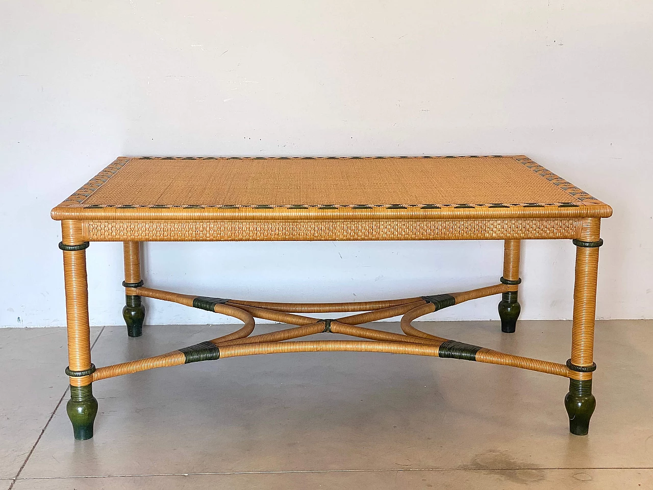 Tavolo da pranzo in vimini con decorazioni verdi, anni '80 1