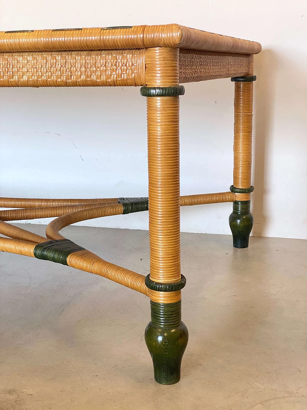Tavolo da pranzo in vimini con decorazioni verdi, anni '80 5