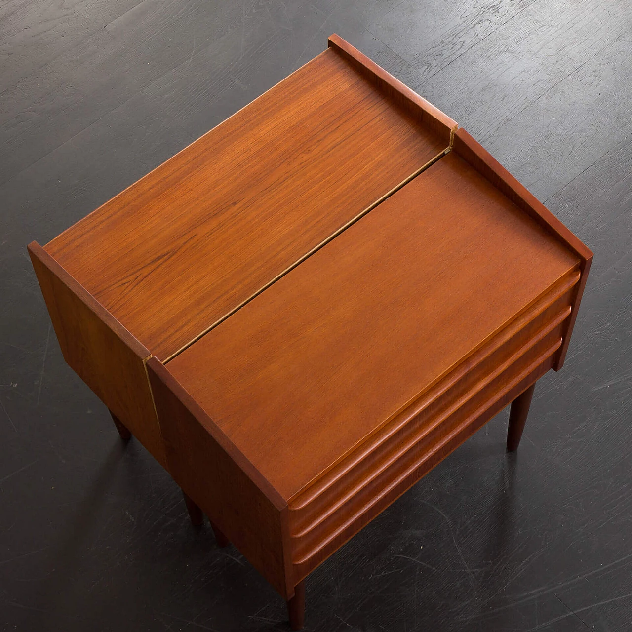 Pair of Danish teak veneer bedside tables with three drawers, 1960s 7