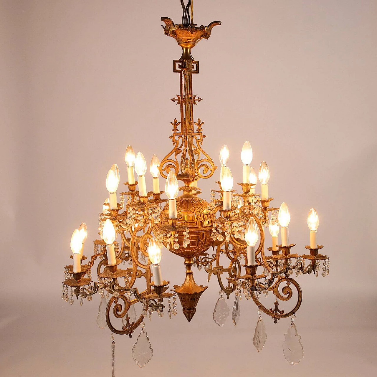 Neo-Gothic gilded bronze and crystal chandelier, 19th century 3