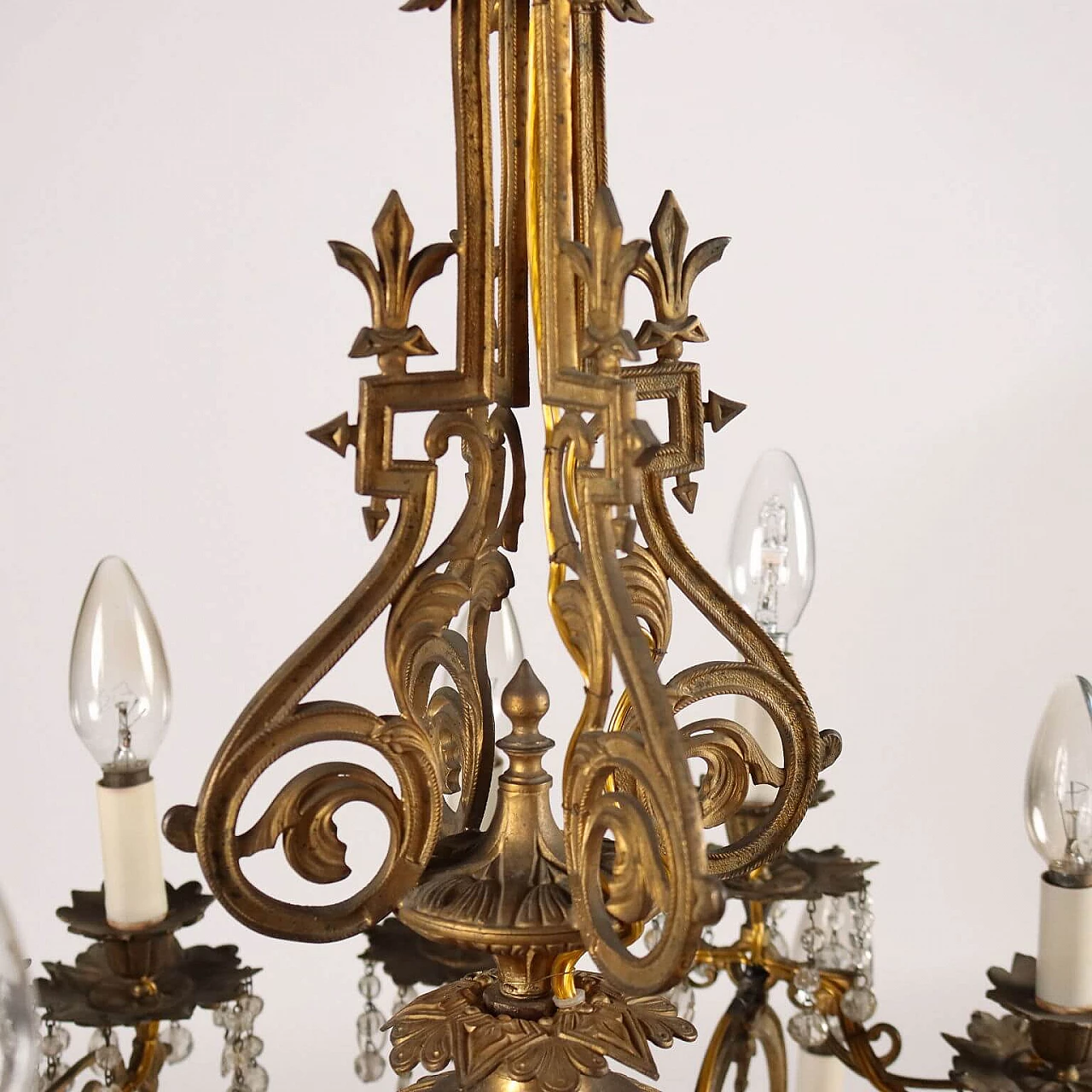 Neo-Gothic gilded bronze and crystal chandelier, 19th century 6