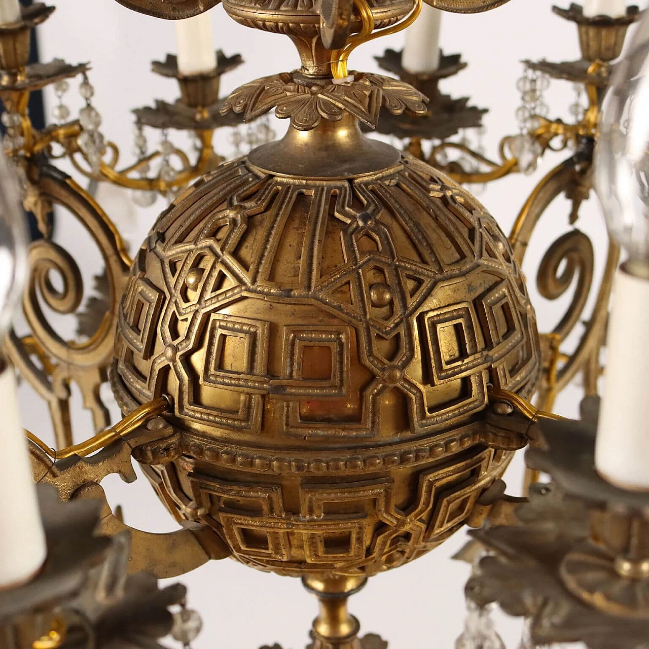 Neo-Gothic gilded bronze and crystal chandelier, 19th century 7
