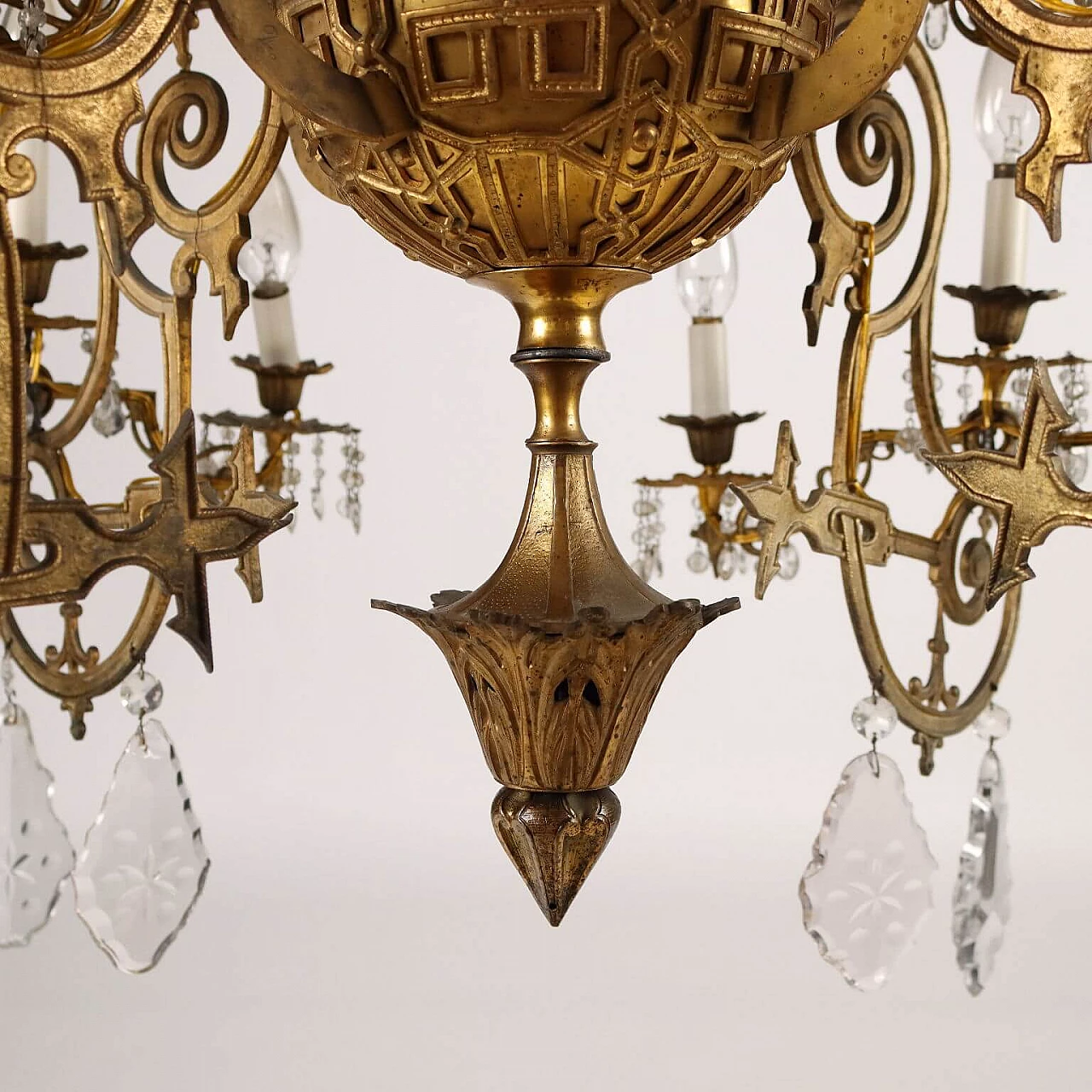 Neo-Gothic gilded bronze and crystal chandelier, 19th century 10