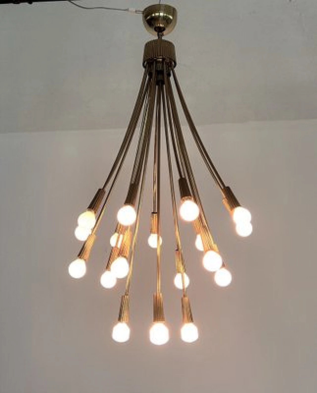 Lampadario in ottone a diciotto luci, anni '70 3
