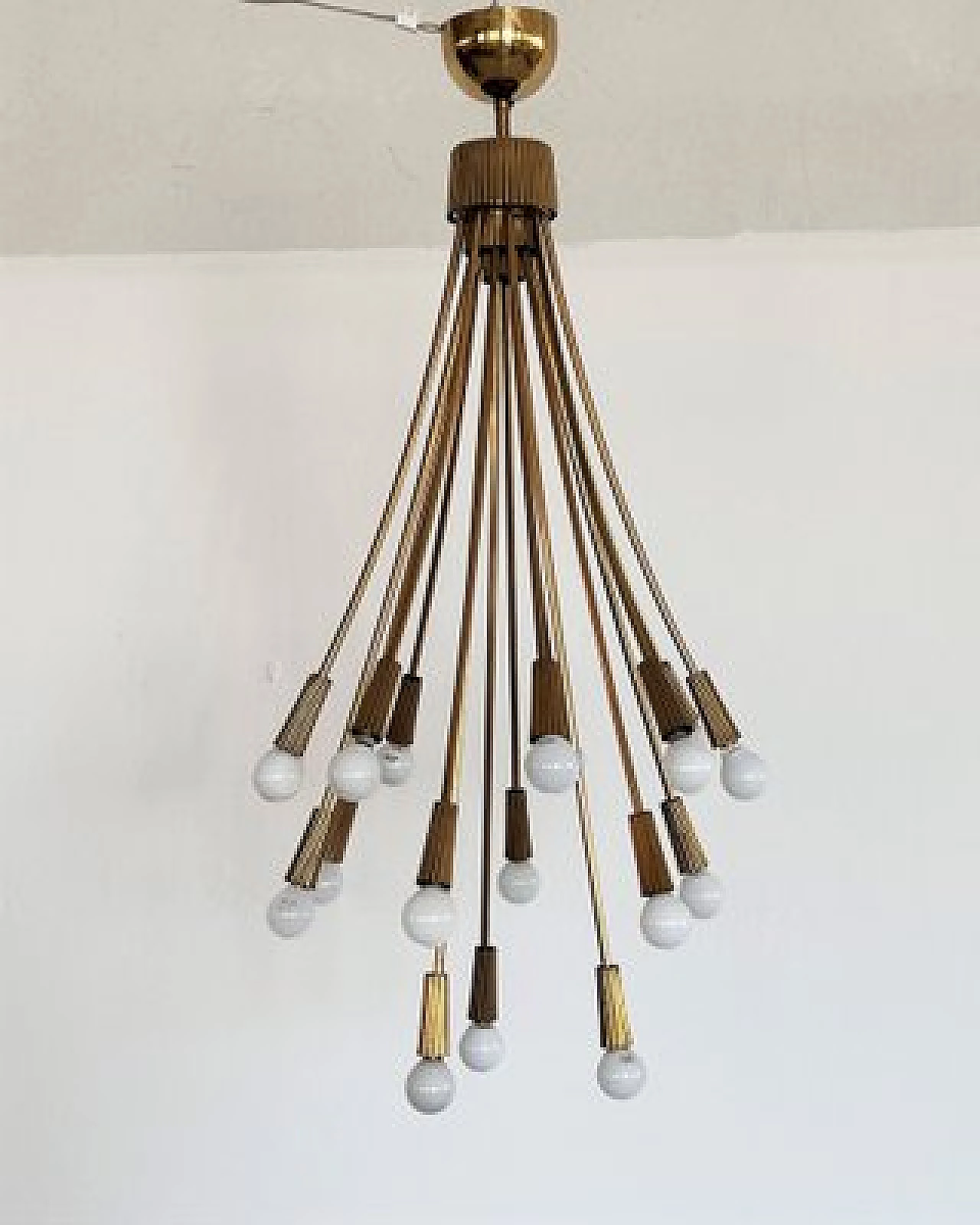 Lampadario in ottone a diciotto luci, anni '70 4