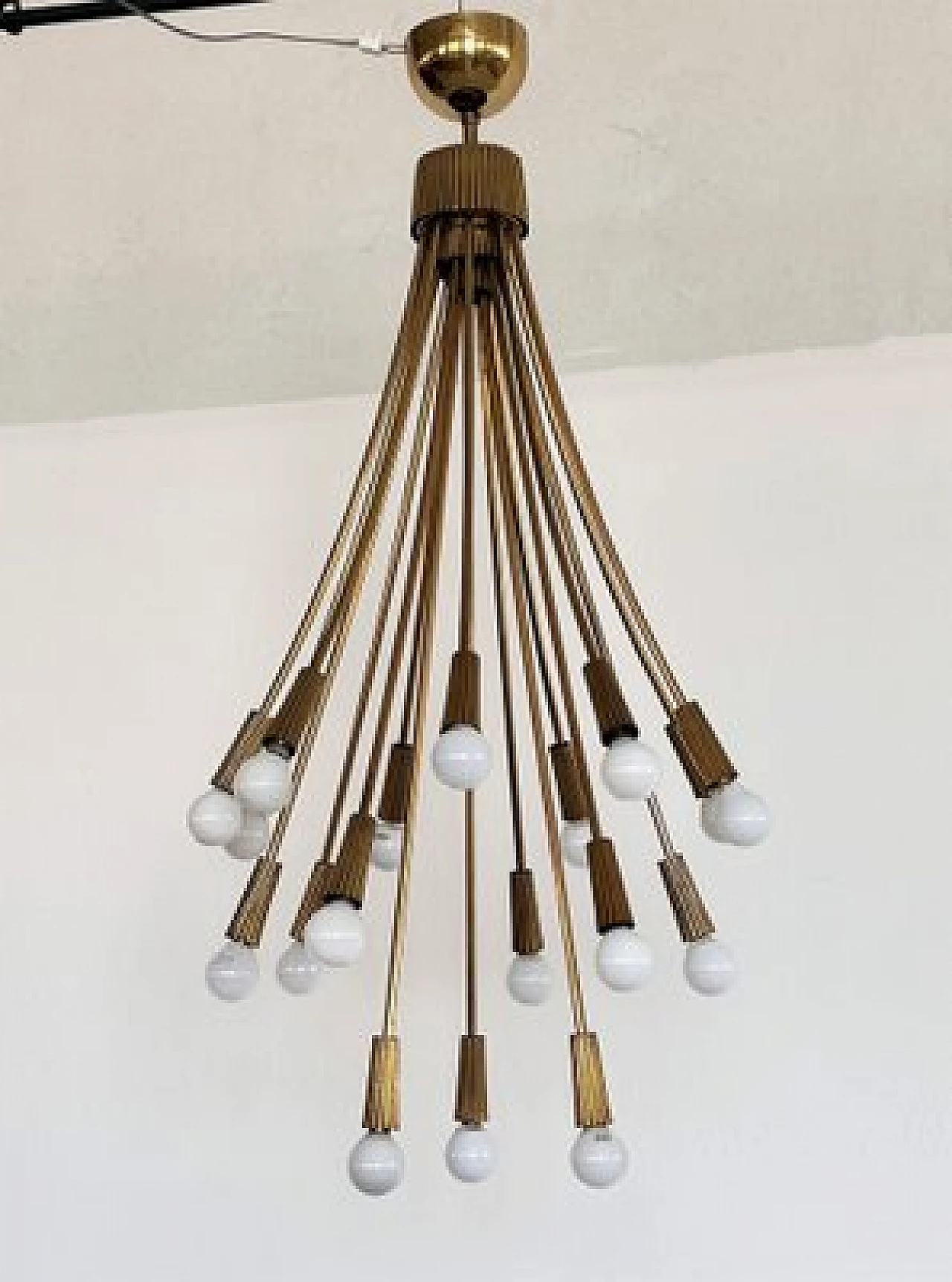 Lampadario in ottone a diciotto luci, anni '70 15