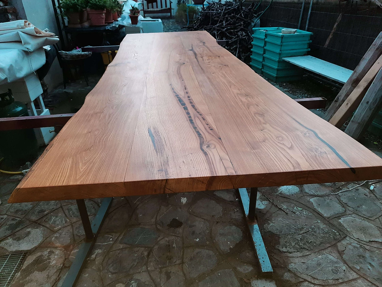 Solid chestnut table with iron legs 13