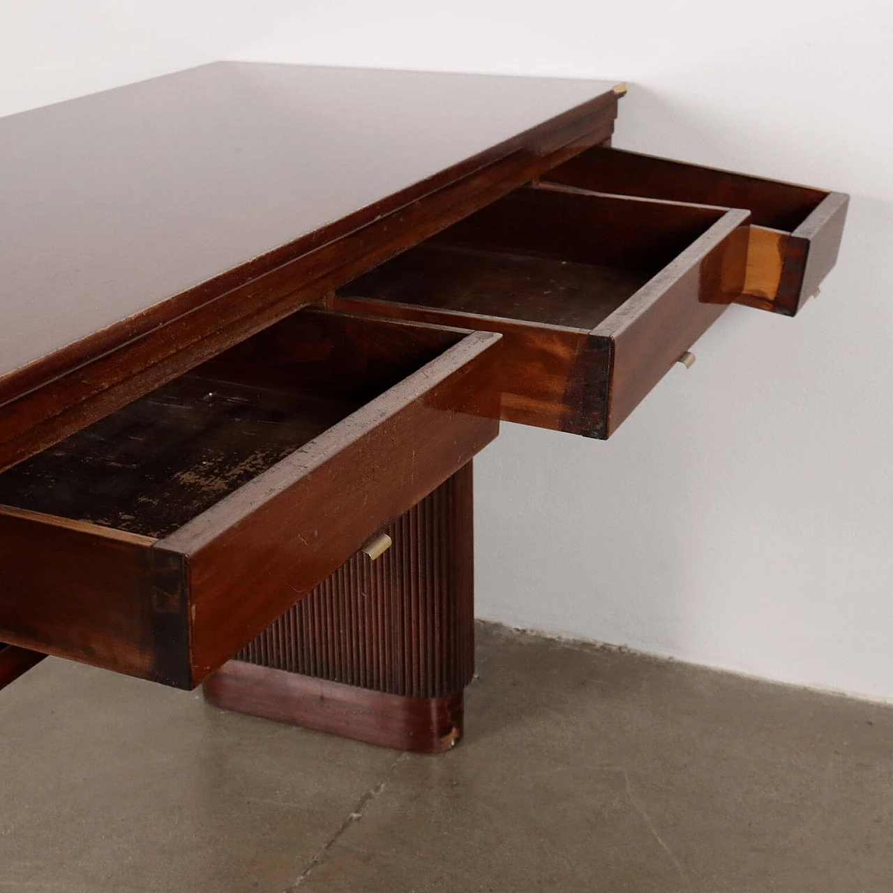 Mahogany veneered wooden shop counter with grissinate legs, 1960s 5