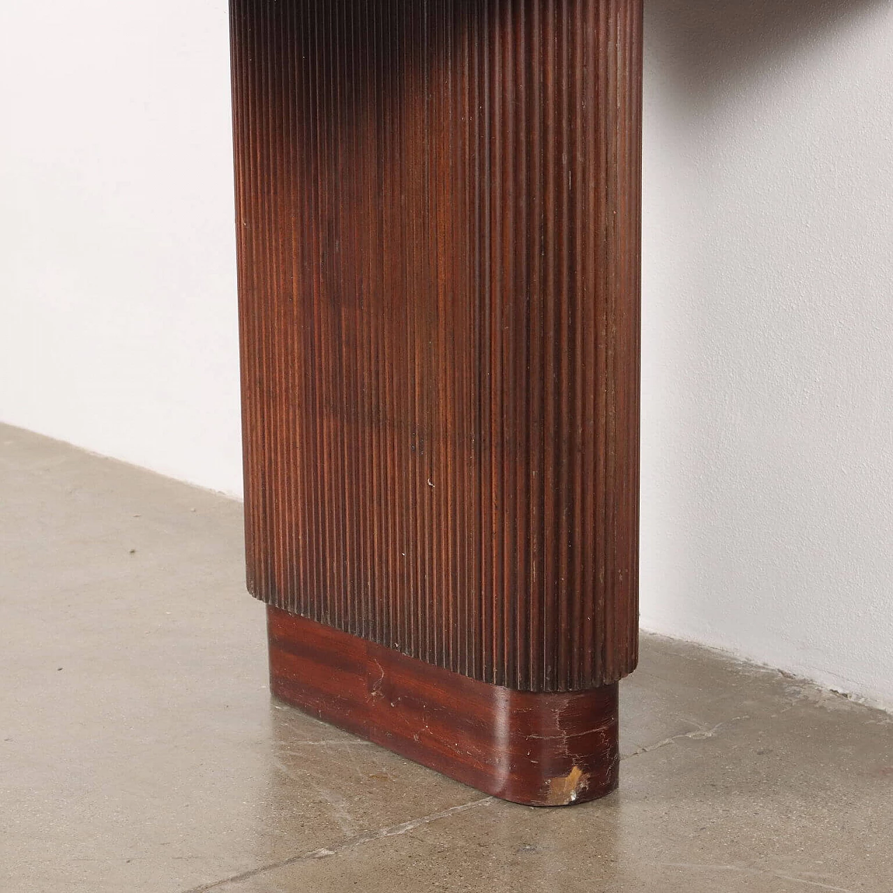 Mahogany veneered wooden shop counter with grissinate legs, 1960s 8