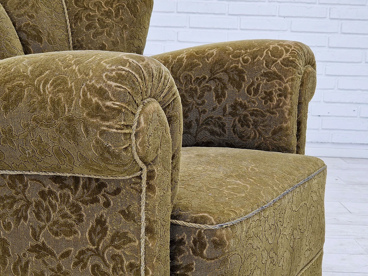 Poltrona danese in tessuto verde con molle in ottone, anni '50 2