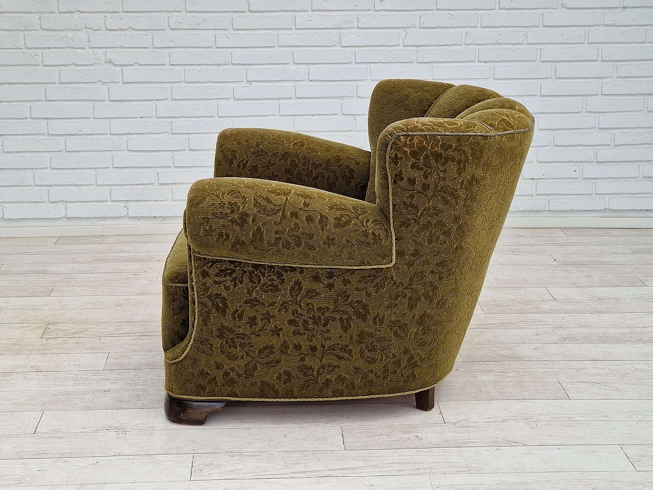 Poltrona danese in tessuto verde con molle in ottone, anni '50 12