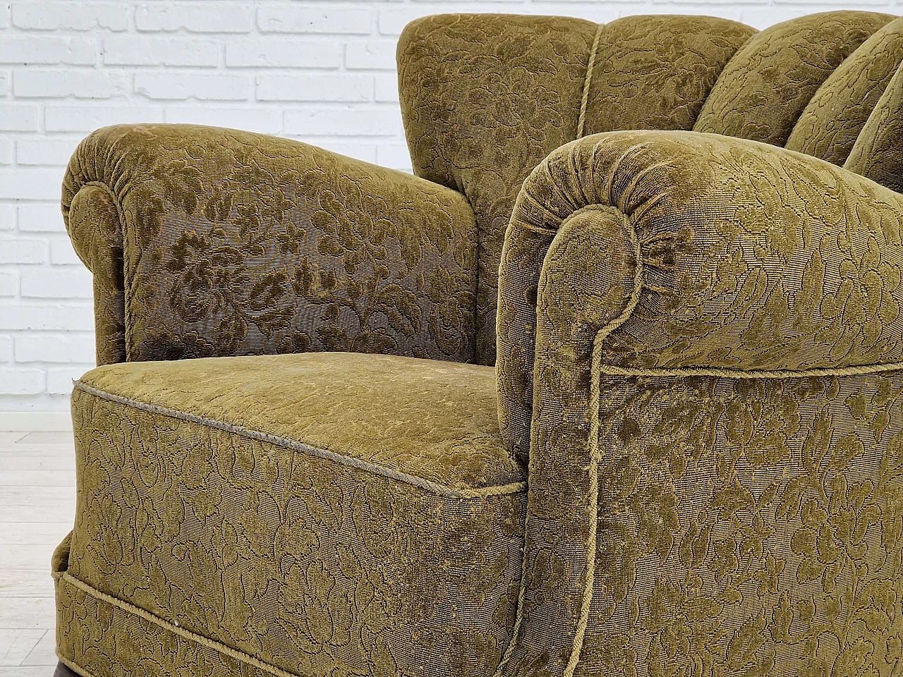 Poltrona danese in tessuto verde con molle in ottone, anni '50 13