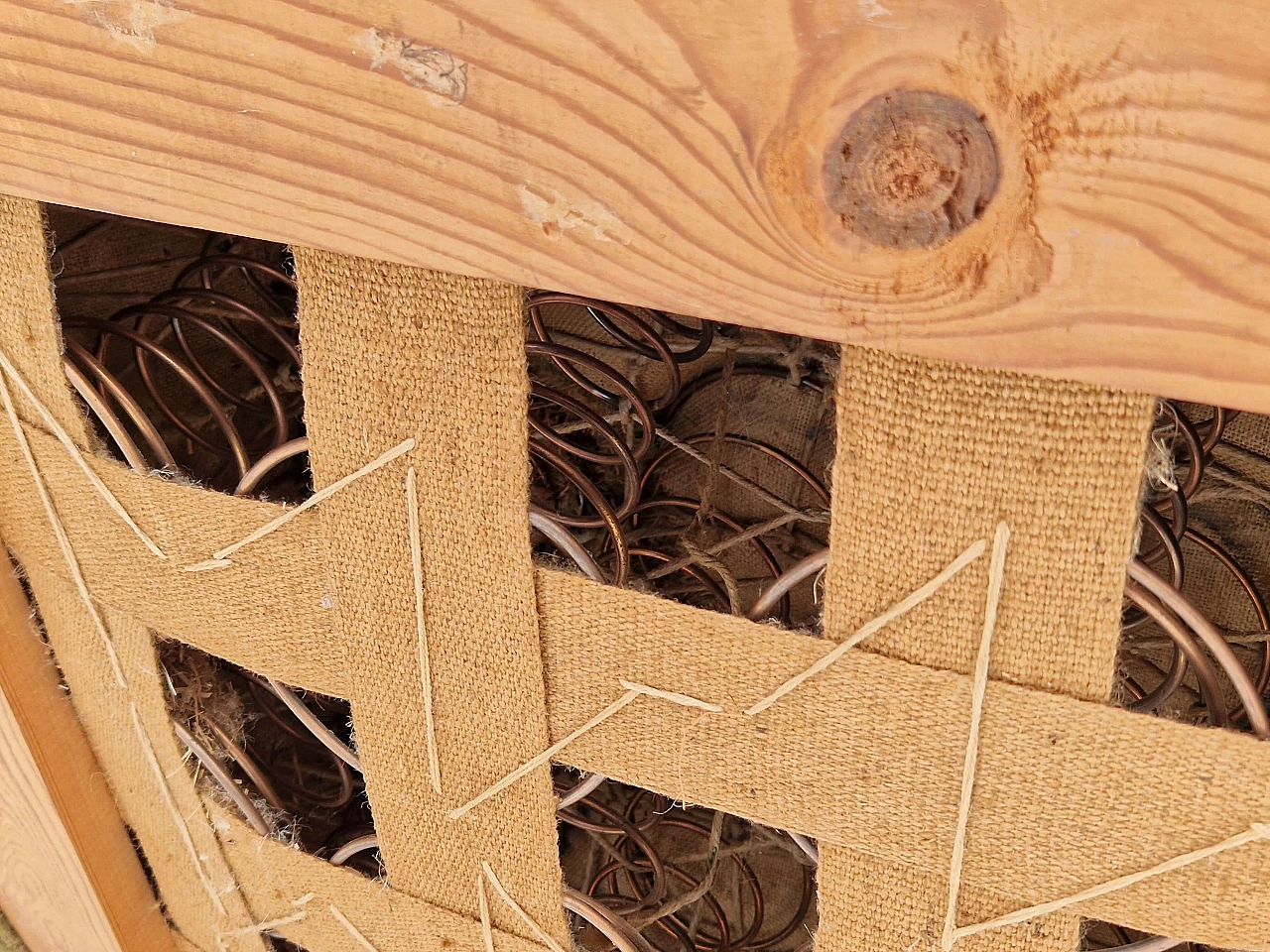 Poltrona danese in tessuto verde con molle in ottone, anni '50 15