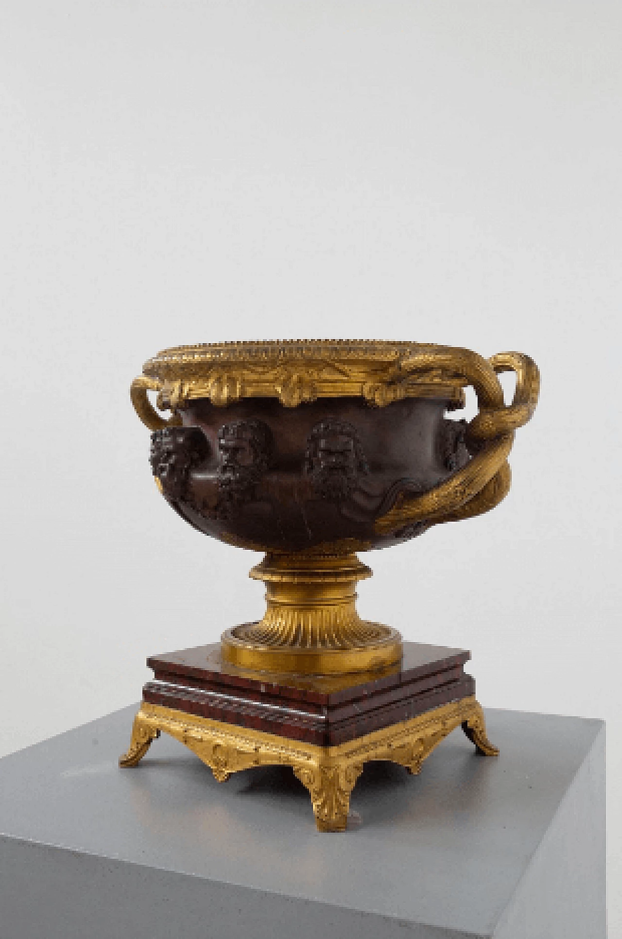 Vaso in marmo e bronzo di Ferdinand Barbedienne, metà '800 2