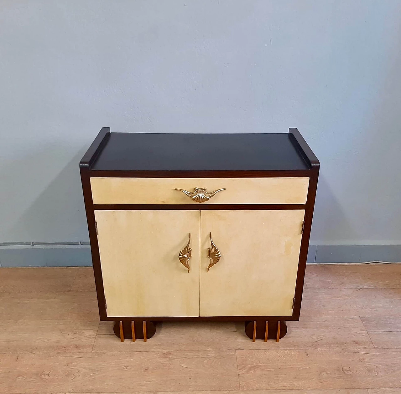 Credenza in legno nero e pergamena di Casa Moderna Genova, anni '40 1