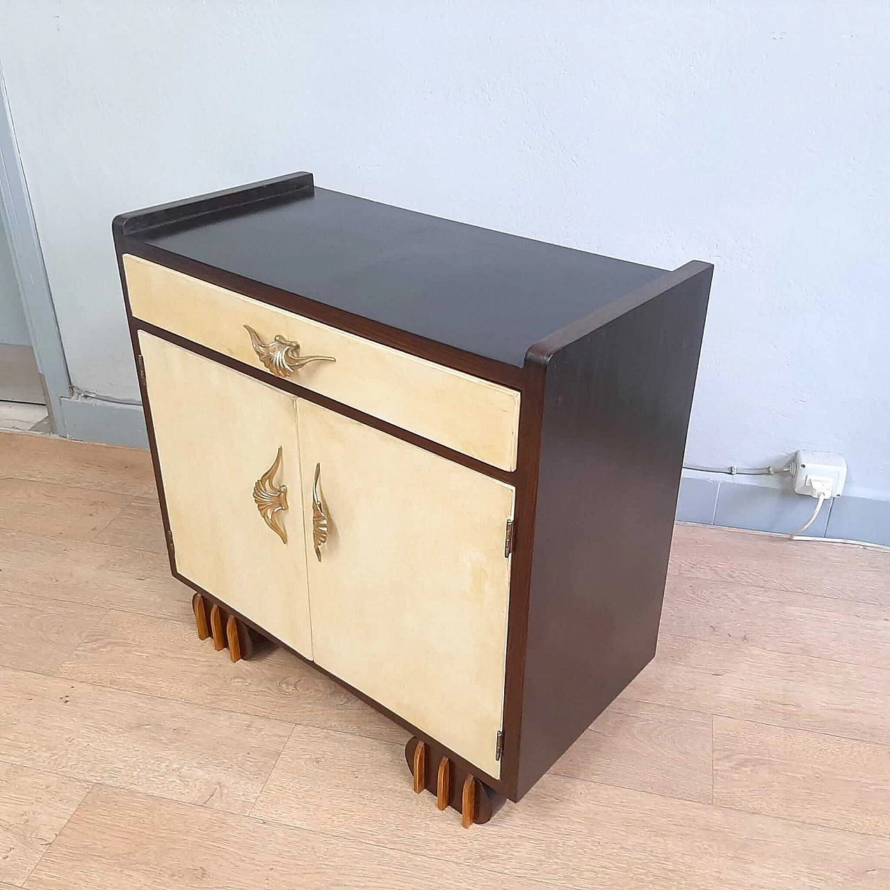 Credenza in legno nero e pergamena di Casa Moderna Genova, anni '40 3