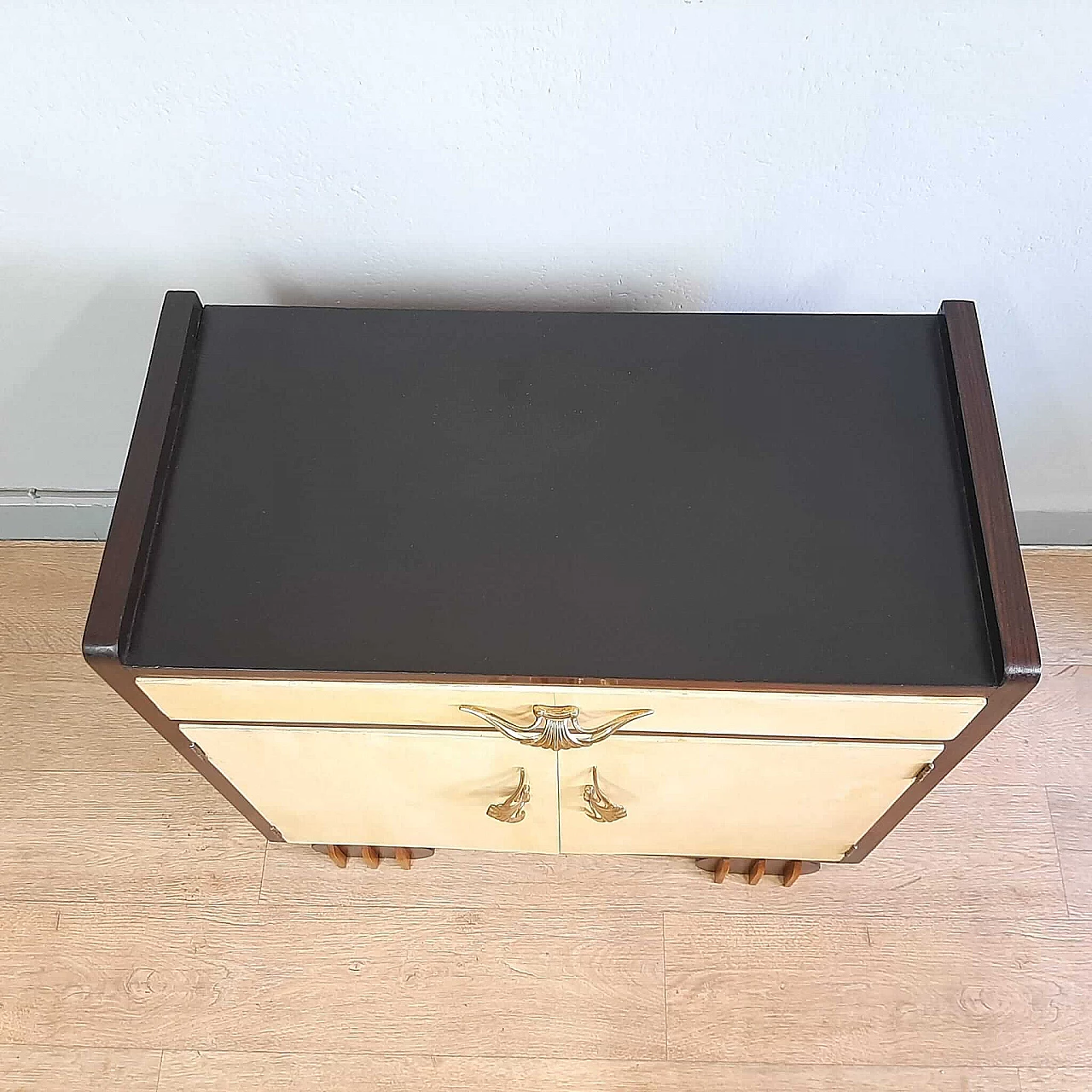 Credenza in legno nero e pergamena di Casa Moderna Genova, anni '40 6