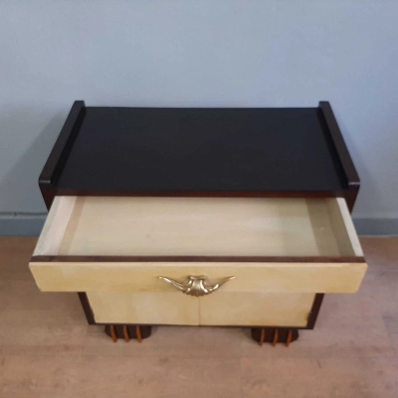 Credenza in legno nero e pergamena di Casa Moderna Genova, anni '40 8