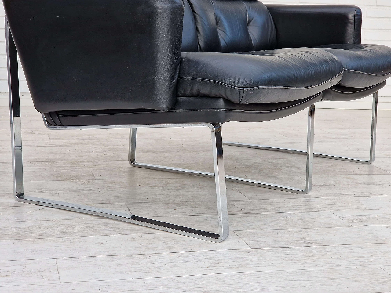 Divano tedesco a due posti in pelle nera e acciaio cromato, anni '70 3