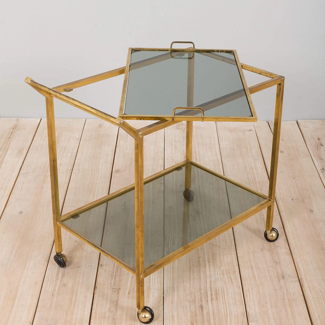 Brass and smoked glass bar cart with removable tray, 1960s 7