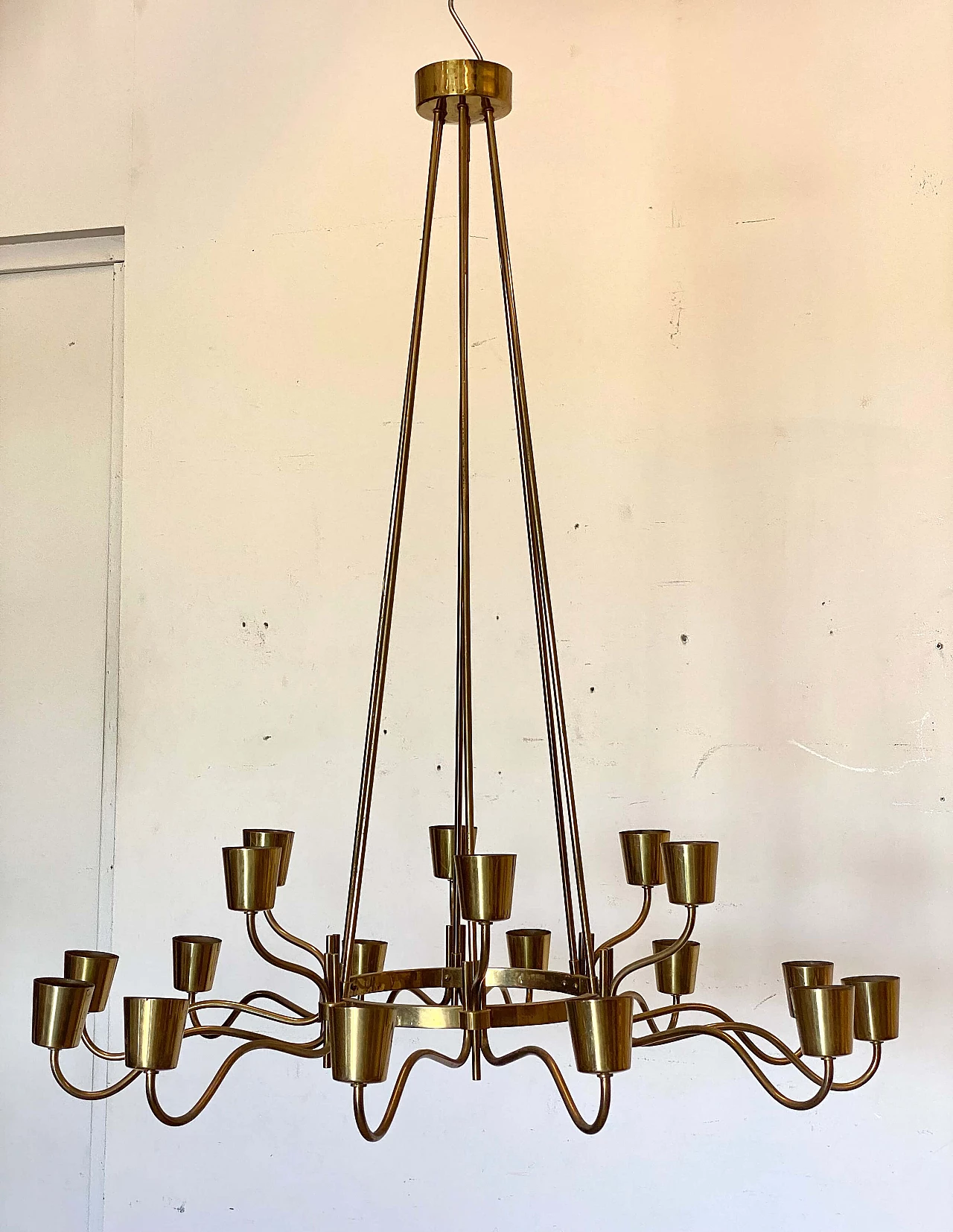 Eighteen-light brass chandelier attributed to Stilnovo, 1950s 2