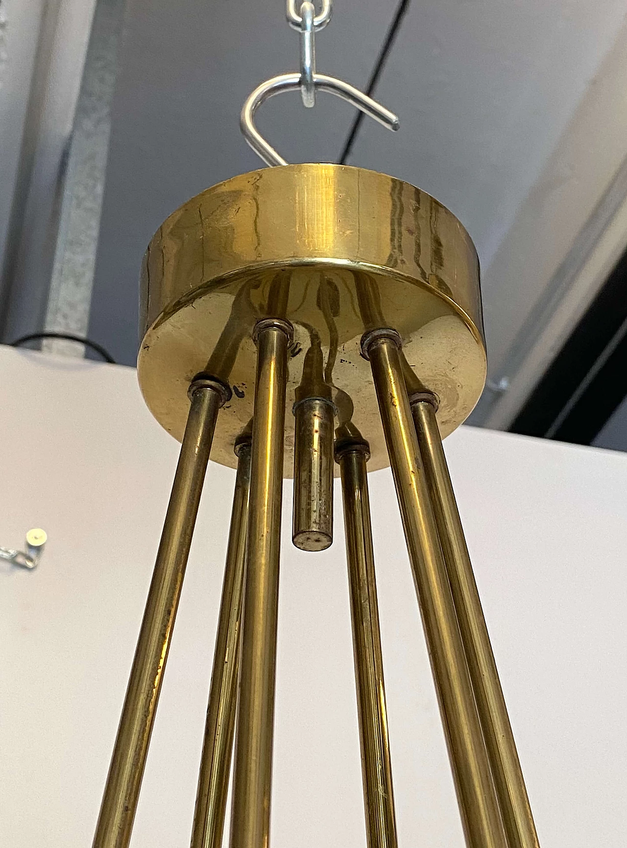 Eighteen-light brass chandelier attributed to Stilnovo, 1950s 7