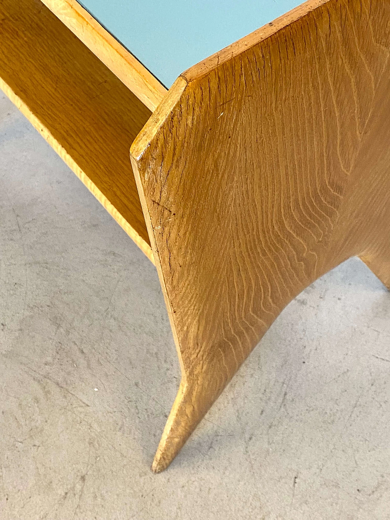 Wood bedside table with glass top in the style of Gio Ponti, 1950s 8