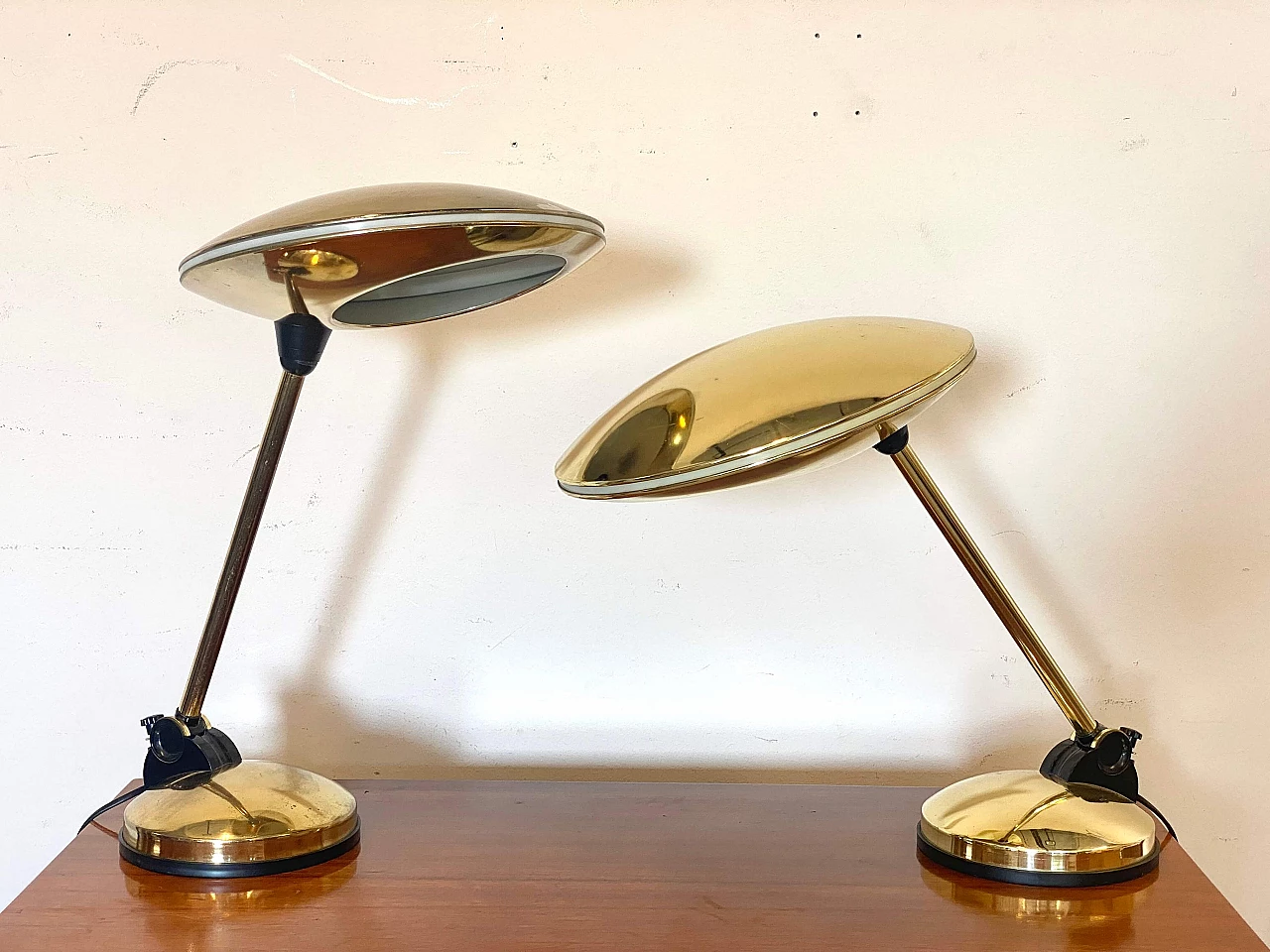 Coppia di lampade da tavolo Space Age in ottone, anni '70 1