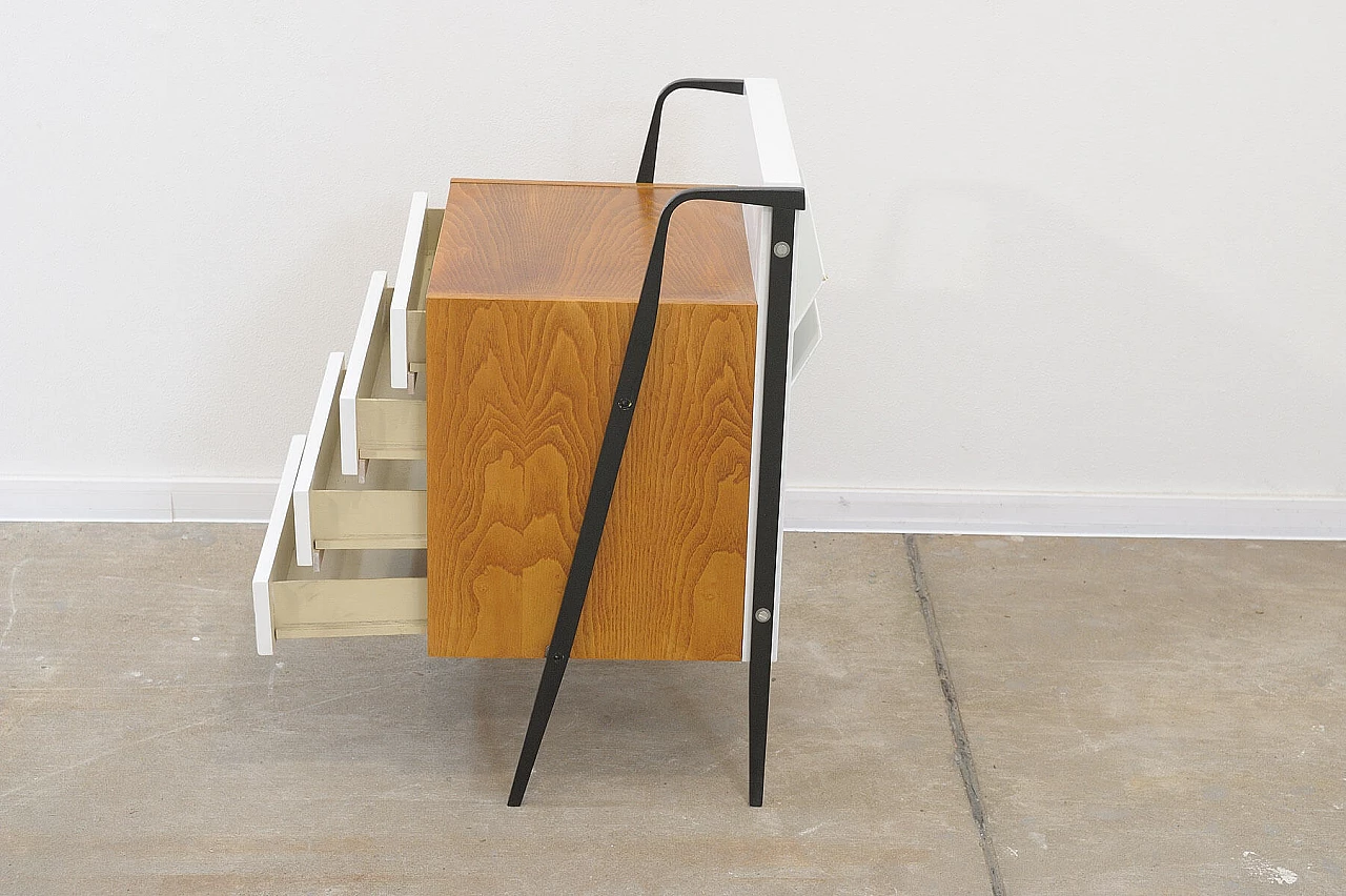 Cassettiera in faggio di Tatra Nabytok, anni '60 10