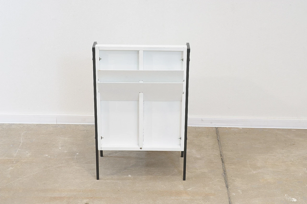 Cassettiera in faggio di Tatra Nabytok, anni '60 13