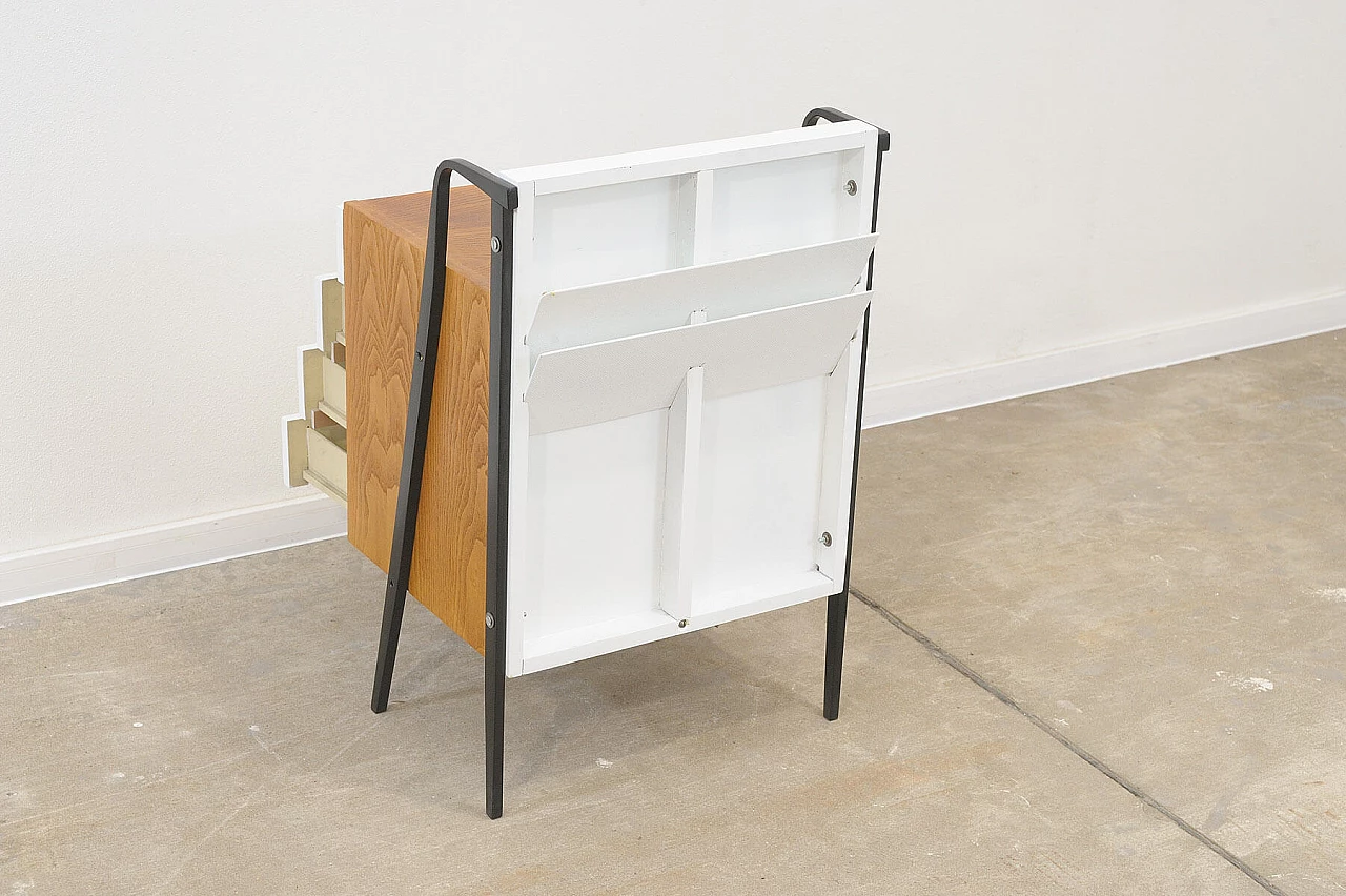 Cassettiera in faggio di Tatra Nabytok, anni '60 16