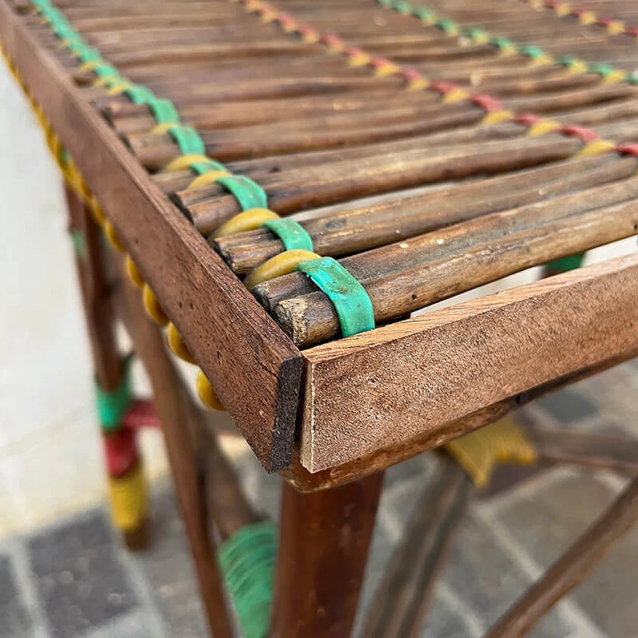Tavolino in bambù con dettagli multicolore, anni '50 4
