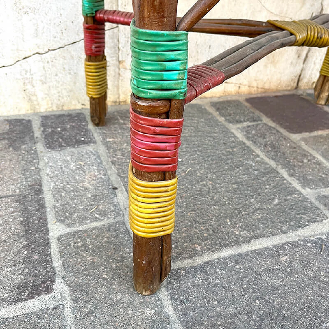 Tavolino in bambù con dettagli multicolore, anni '50 8