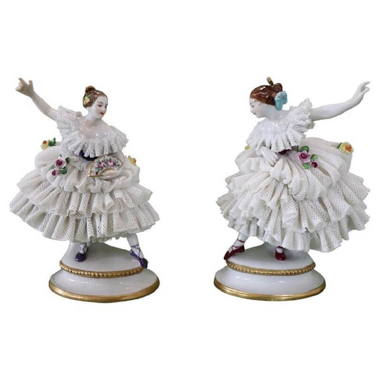 Coppia di statuine in ceramica di Capodimonte raffiguranti due ragazze danzanti, '800 1